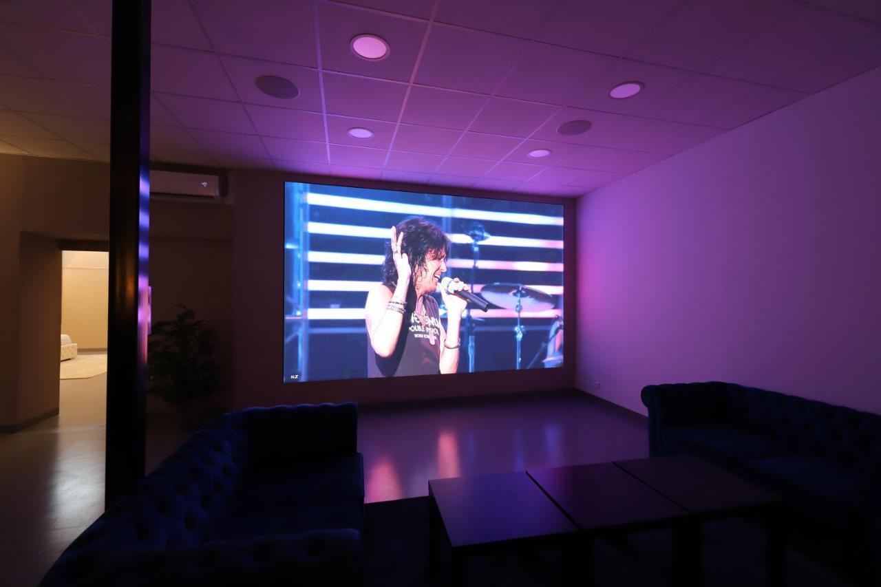 Loft 250m2 Avec Ecran Led Geant De 10m2 Aparthotel *