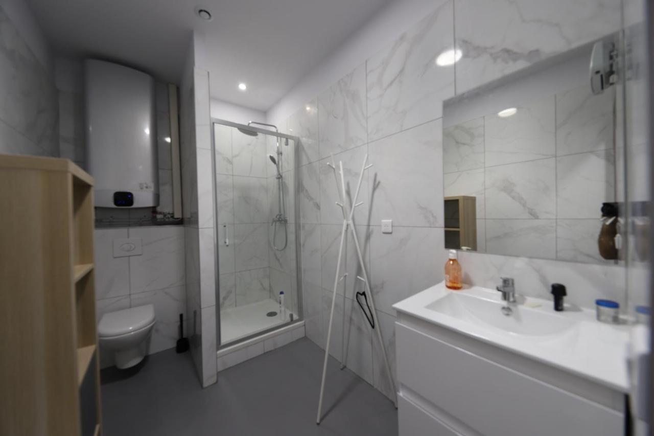 Loft 250m2 Avec Ecran Led Geant De 10m2 Marseille