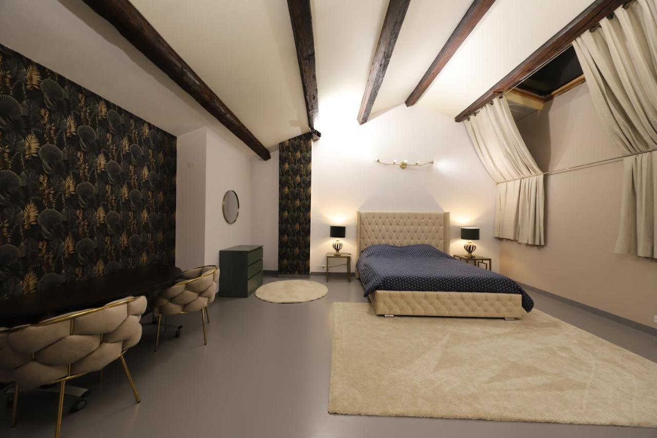 Loft 250m2 Avec Ecran Led Geant De 10m2 Aparthotel Marseille