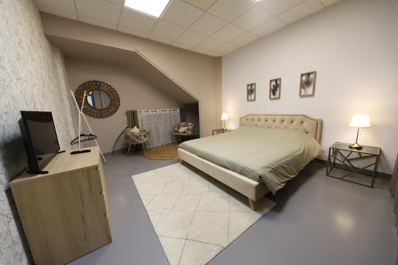 Loft 250m2 Avec Ecran Led Geant De 10m2 Aparthotel Marseille